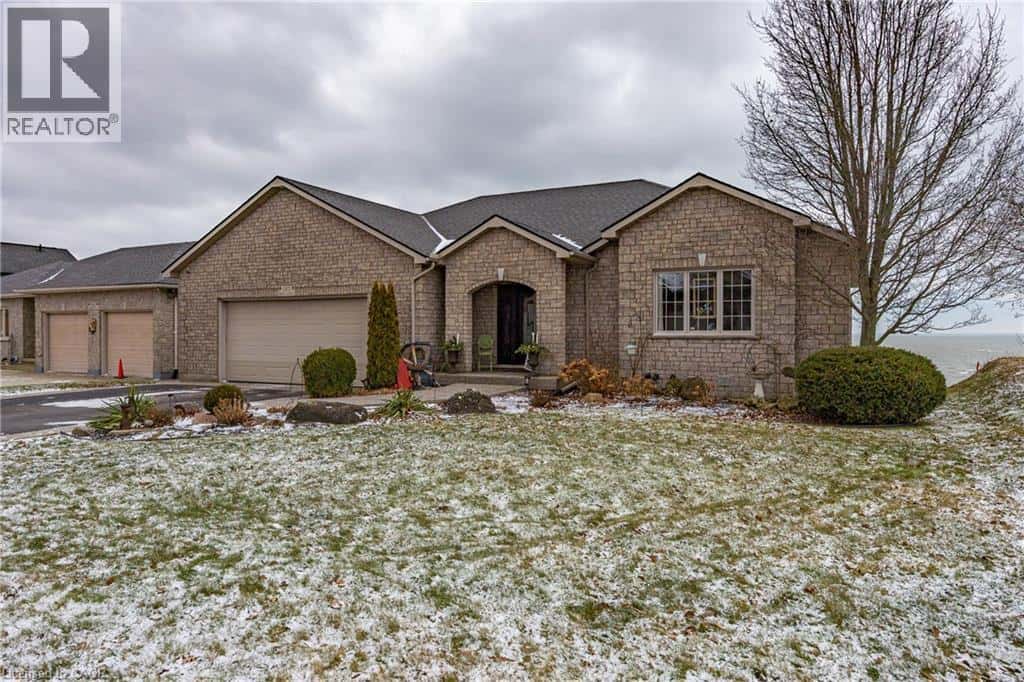 140 BROWN Street — Port Dover, Ontario - Photo 3 of 46