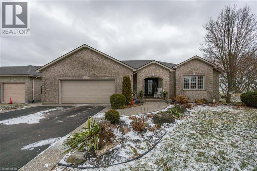 140 BROWN Street — Port Dover, Ontario - Photo 4 of 46