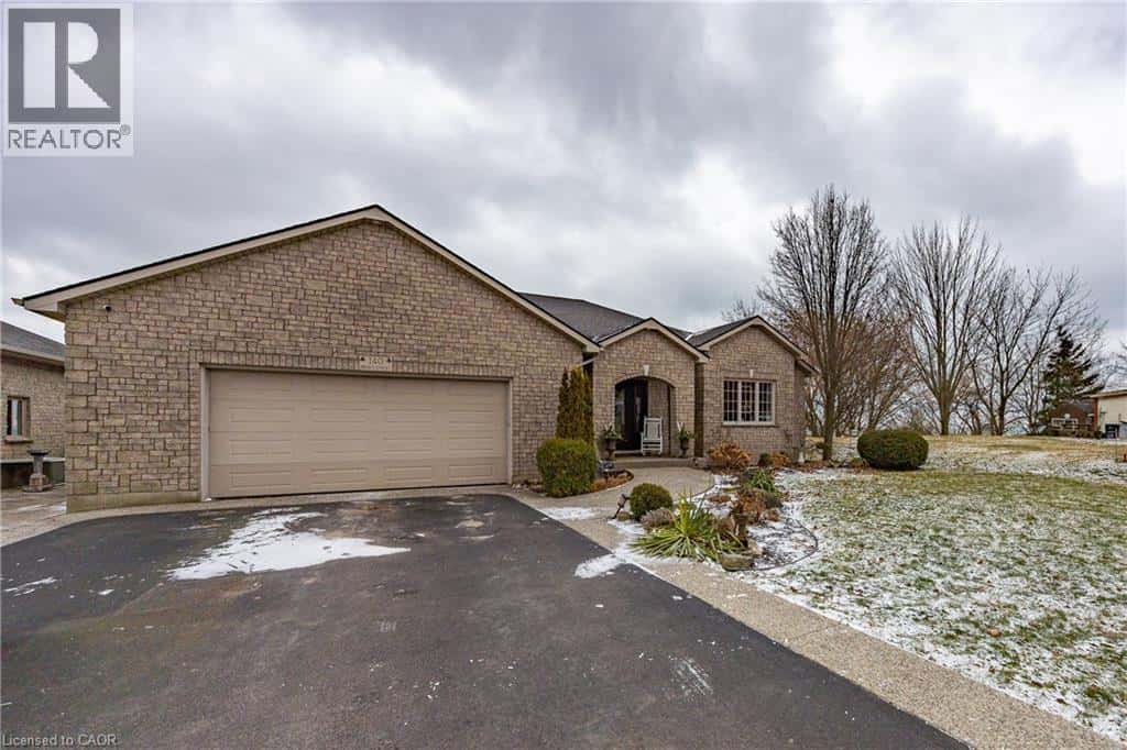 140 BROWN Street — Port Dover, Ontario - Photo 5 of 46