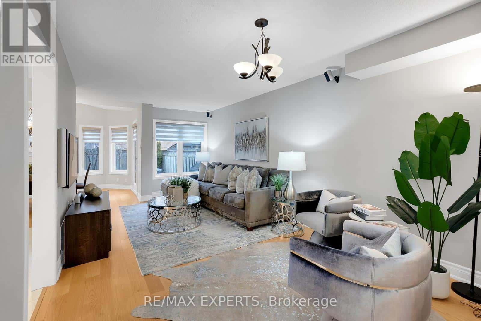 118 KAYLA CRESCENT — Vaughan (Maple), Ontario - Photo 5 of 36