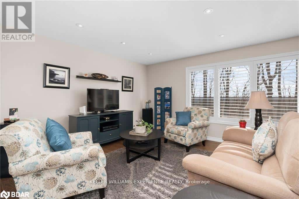 5305 LINE 7 N — Oro-Medonte, Ontario - Photo 4 of 28