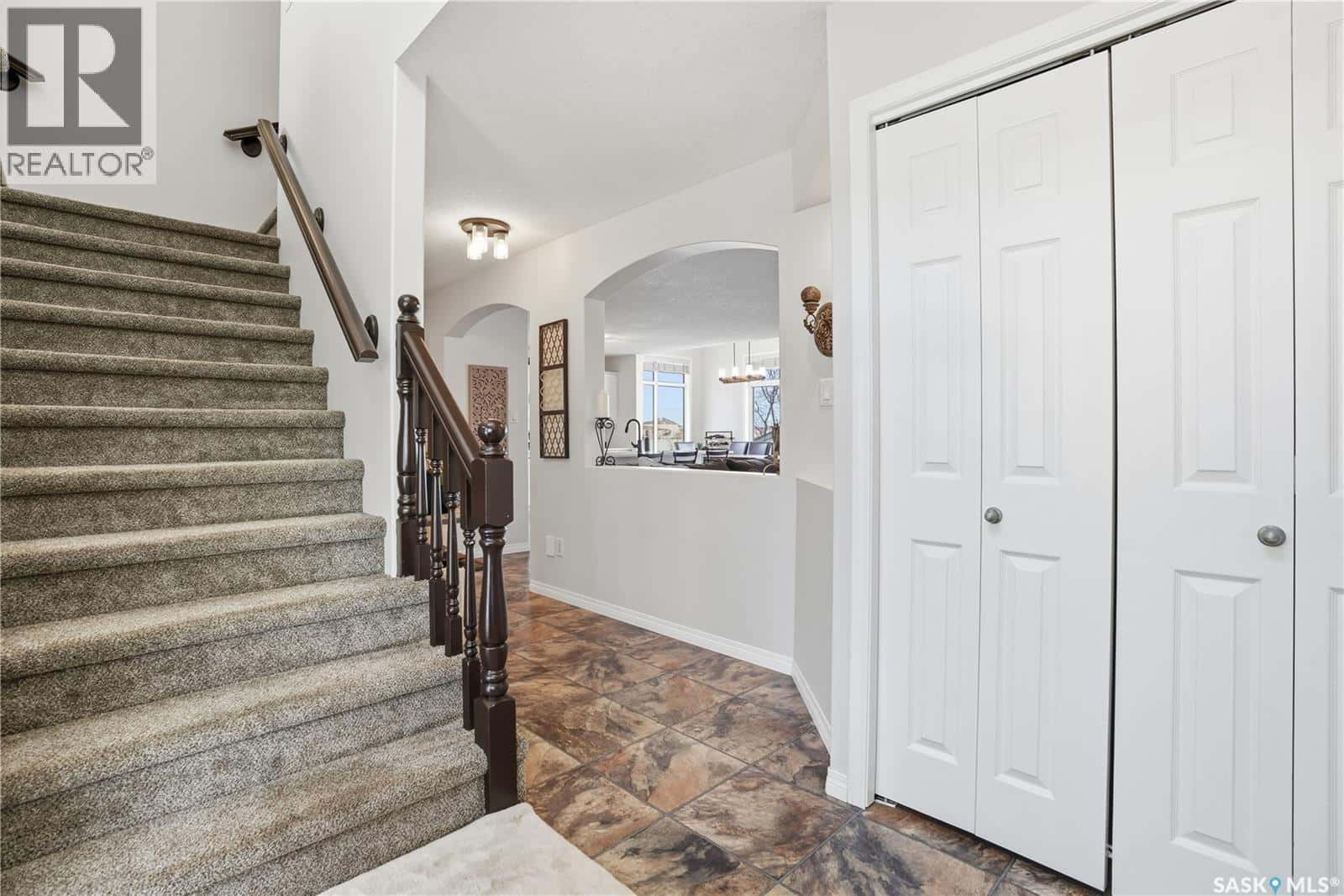 10114 Wascana ESTATES — Regina, Saskatchewan - Photo 2 of 43