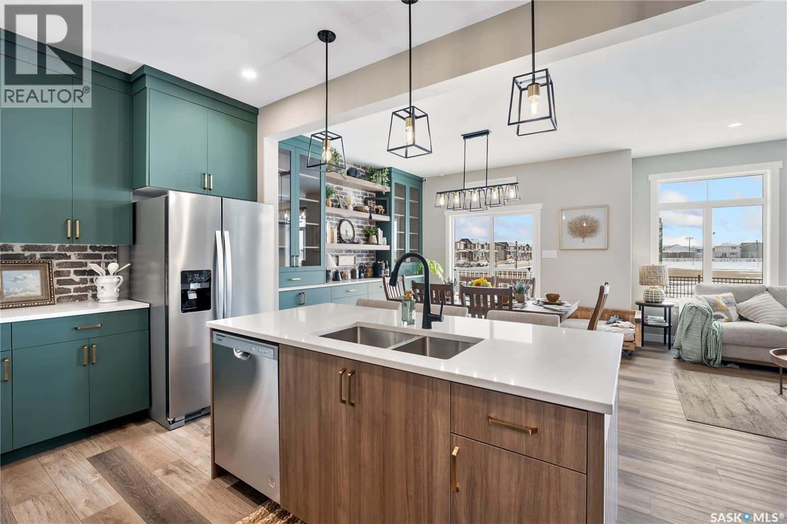 3016 Dumont WAY — Regina, Saskatchewan - Photo 3 of 49