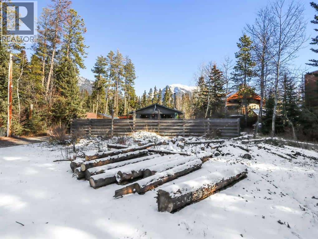 806 12A Street — Canmore, Alberta - Photo 4 of 13