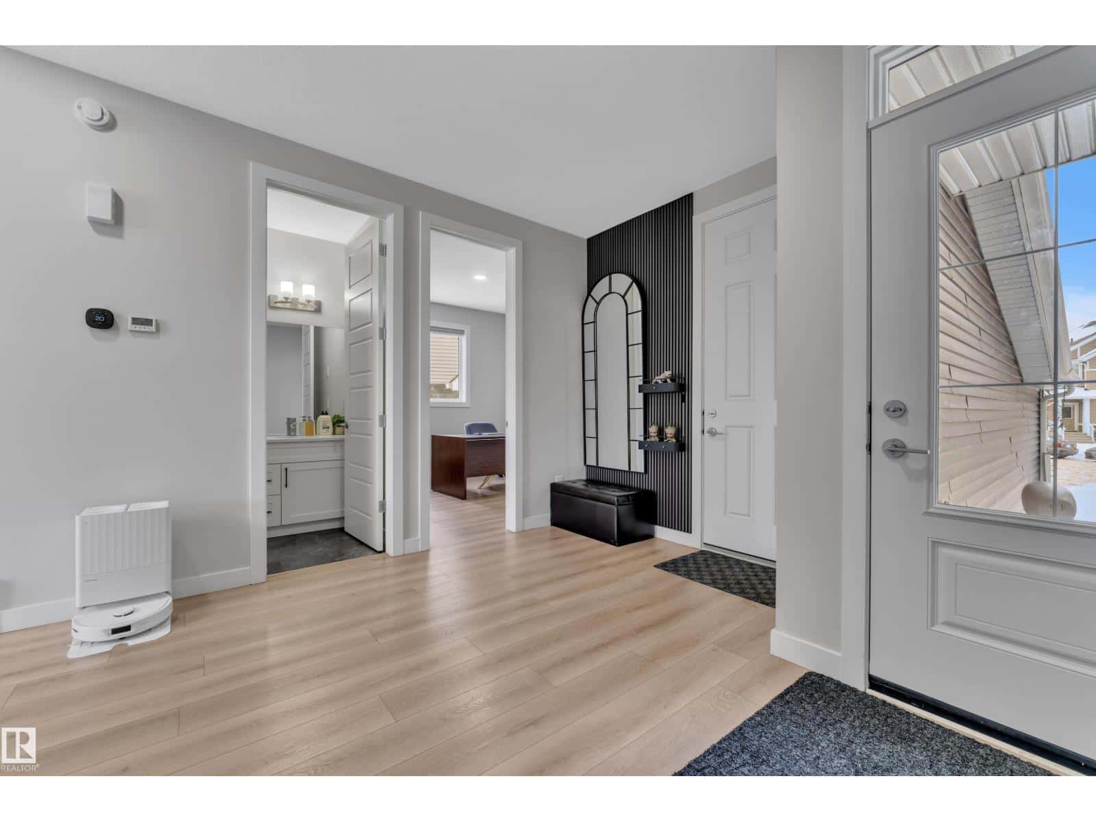 3003 4 ST NW — Edmonton, Alberta - Photo 5 of 51