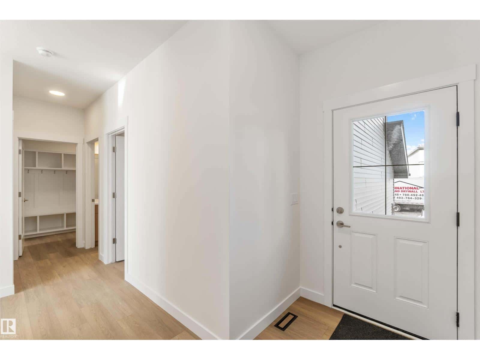 2215 4 AV SW — Edmonton, Alberta - Photo 2 of 36