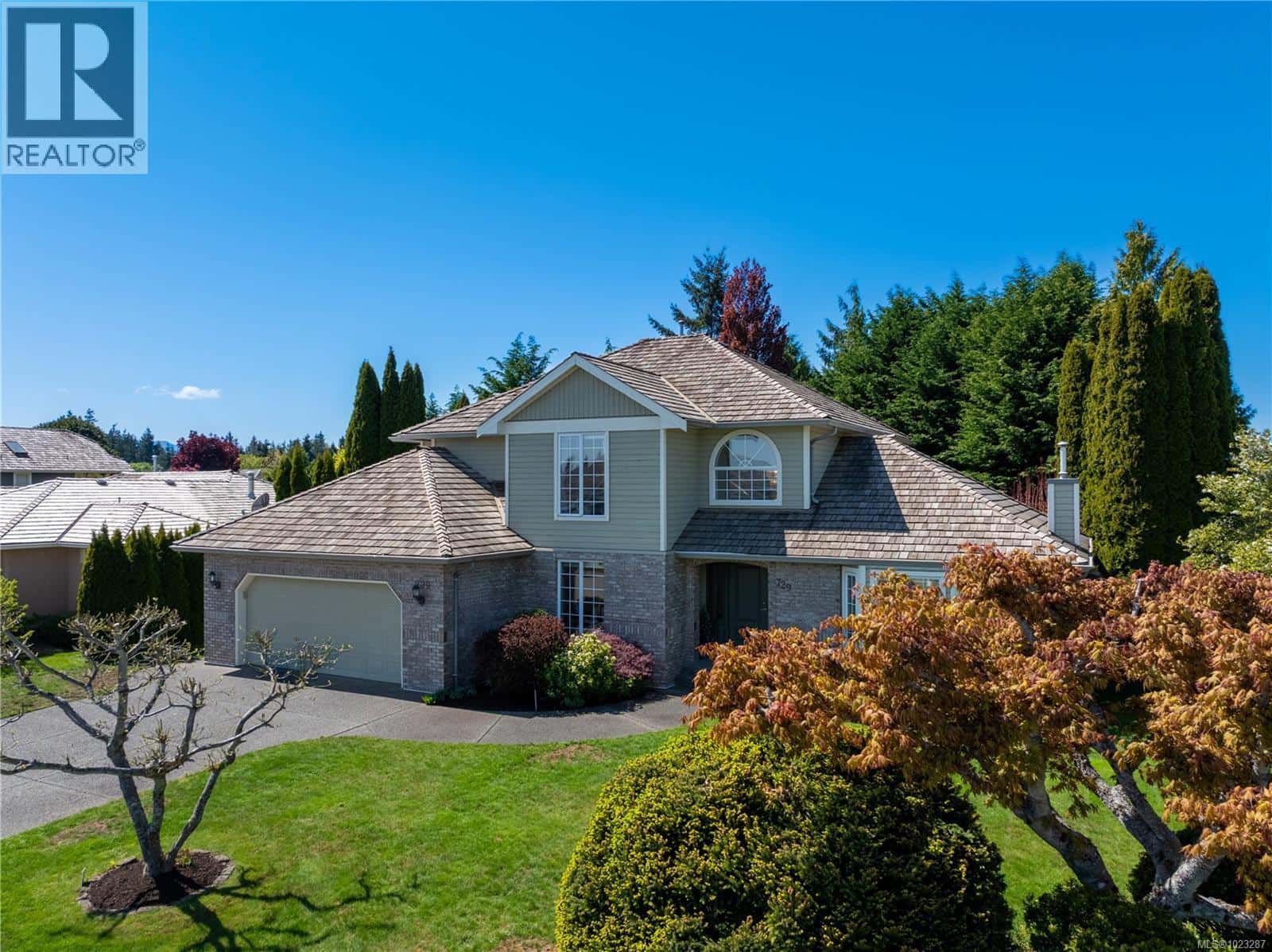 729 Crown Isle Dr — Courtenay, British Columbia - Photo 2 of 58