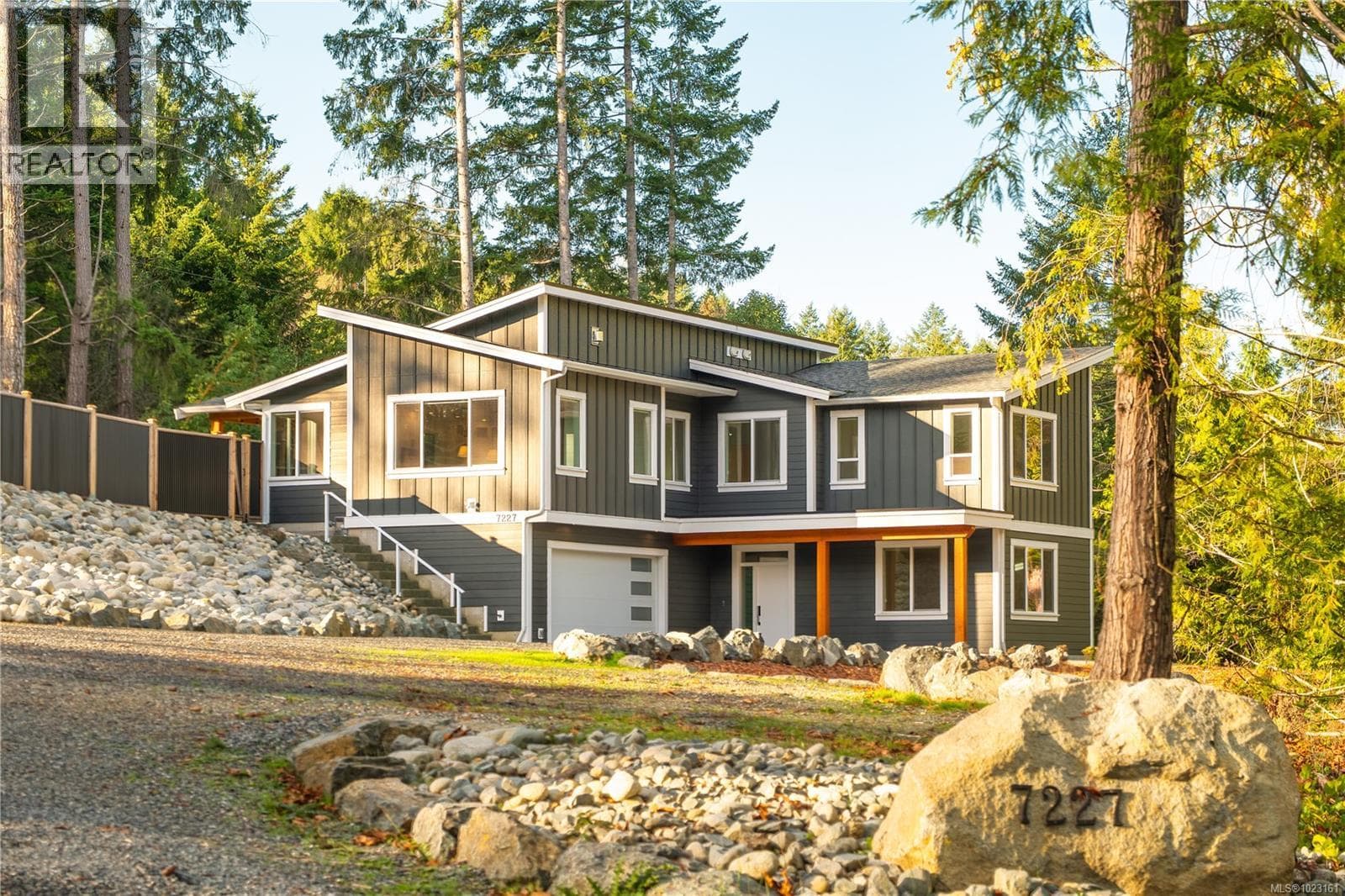 7227 Aulds Rd — Lantzville, British Columbia - Main photo