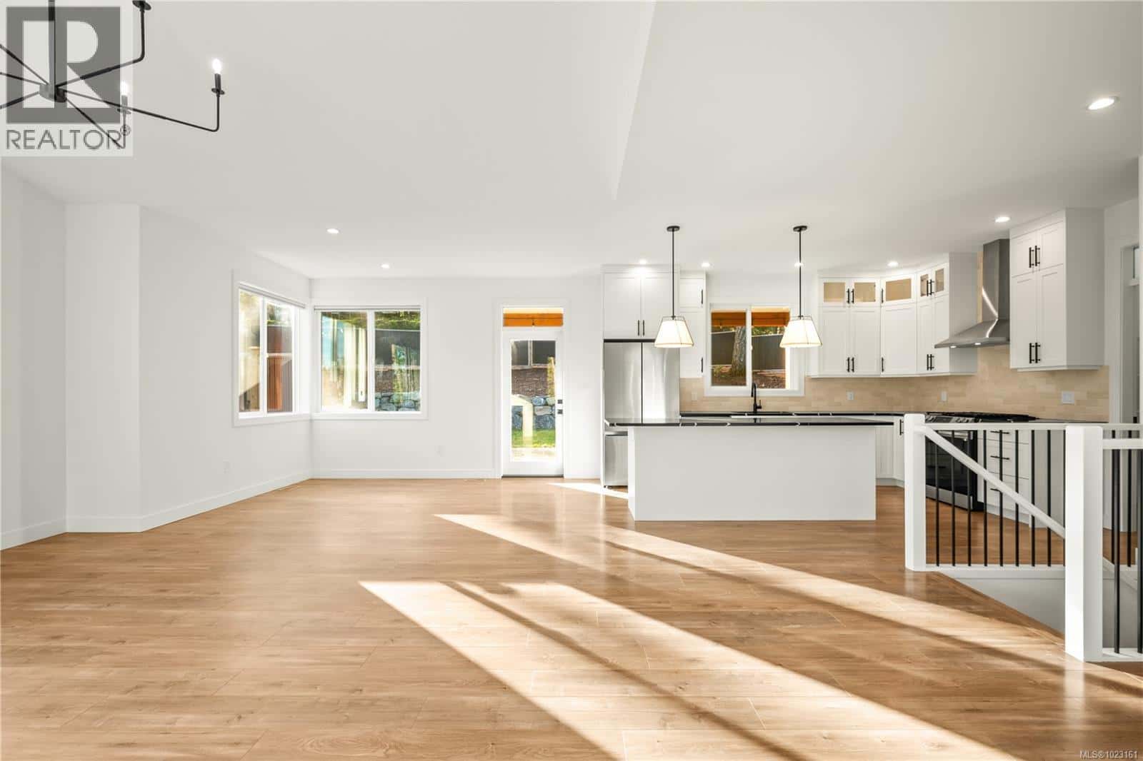 7227 Aulds Rd — Lantzville, British Columbia - Photo 2 of 71