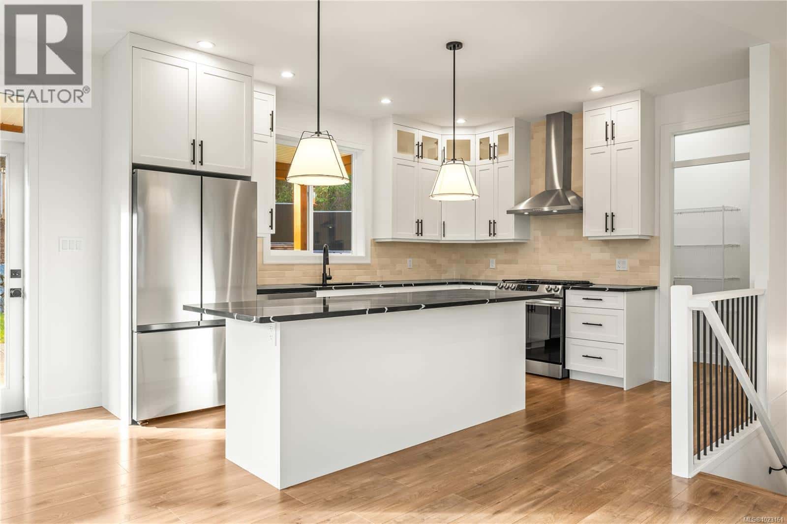 7227 Aulds Rd — Lantzville, British Columbia - Photo 4 of 71