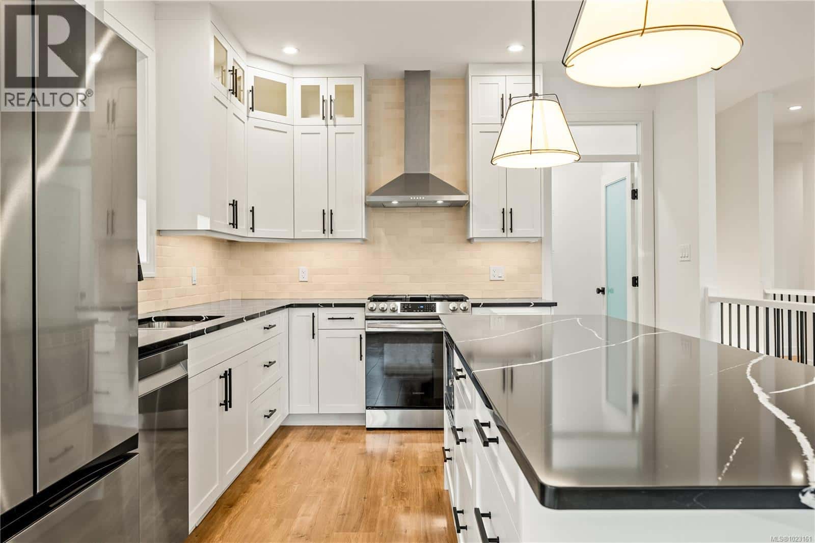 7227 Aulds Rd — Lantzville, British Columbia - Photo 5 of 71