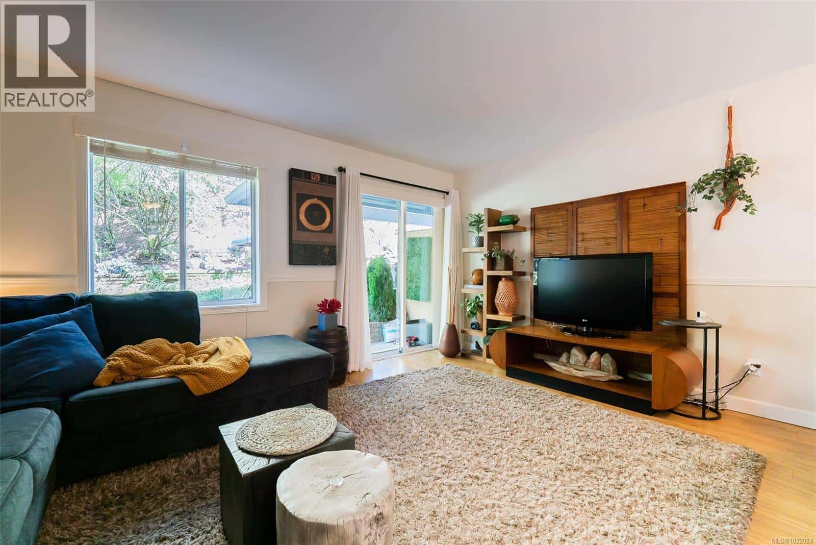 2 3470 Hillside Ave — Nanaimo, British Columbia - Photo 3 of 39