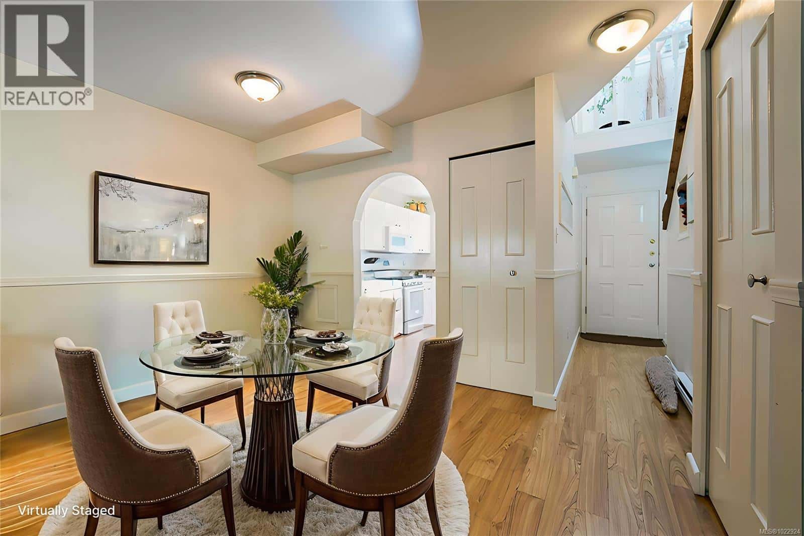 2 3470 Hillside Ave — Nanaimo, British Columbia - Photo 4 of 39