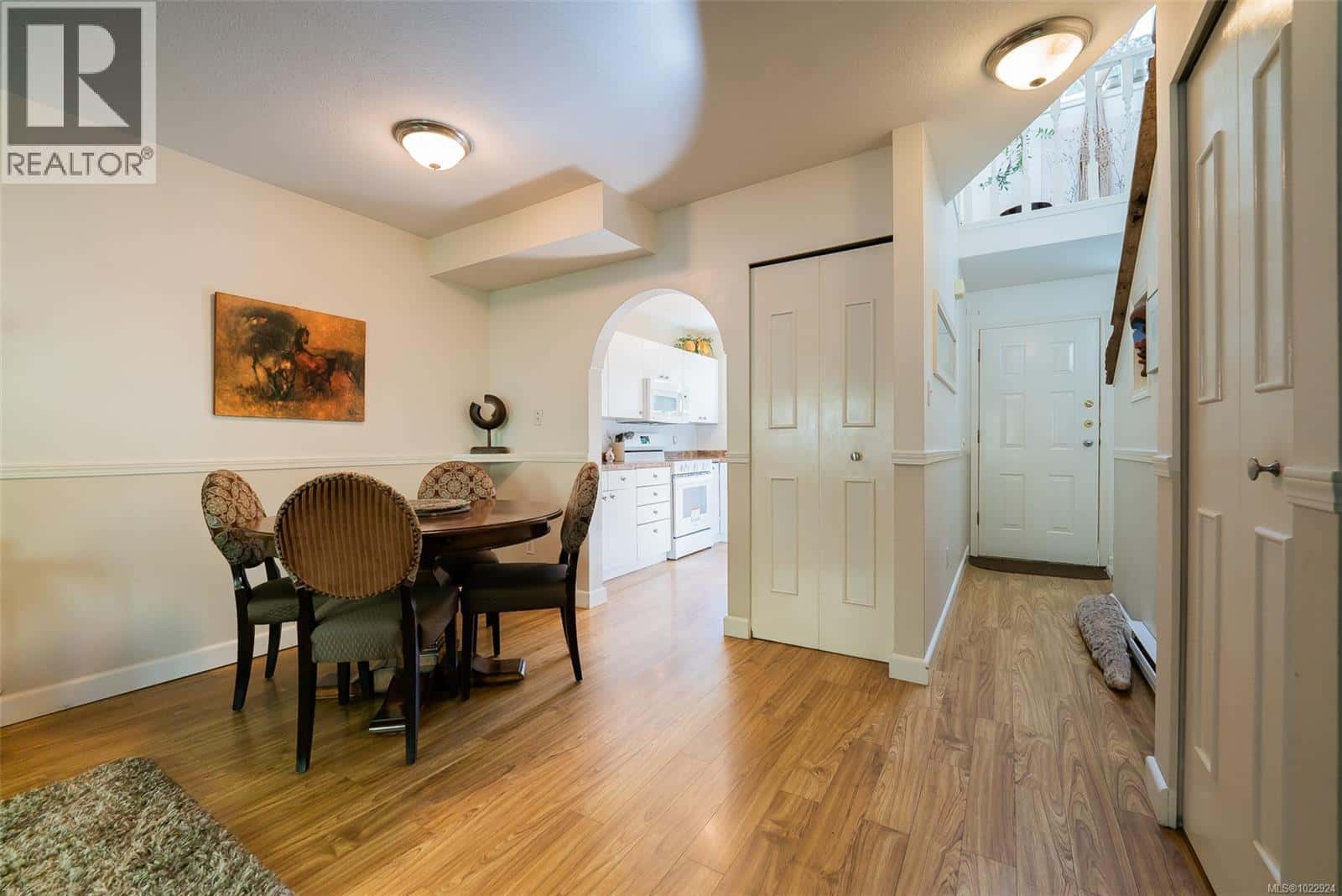 2 3470 Hillside Ave — Nanaimo, British Columbia - Photo 5 of 39