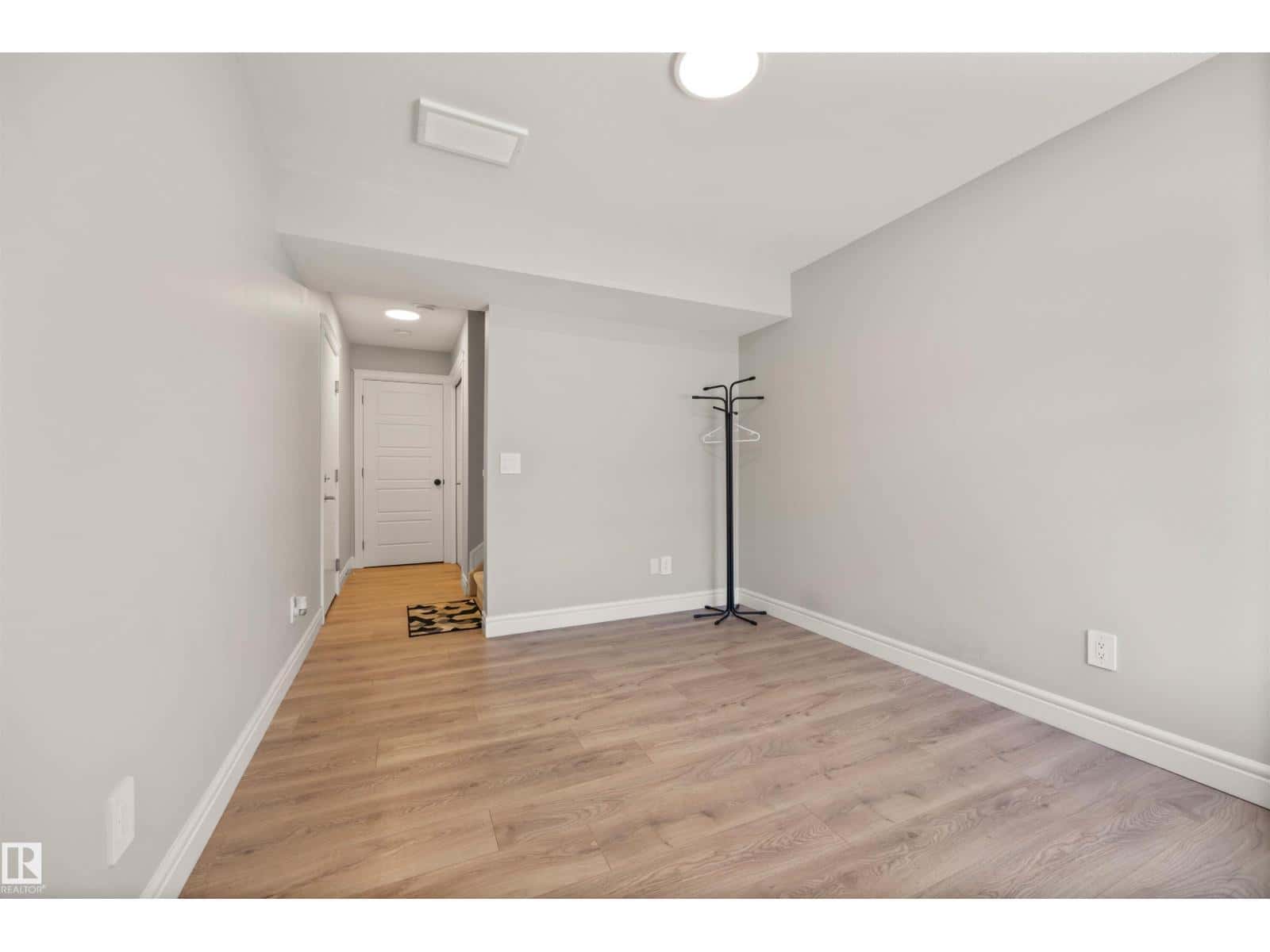 7828 KORULUK LINK LI SW — Edmonton, Alberta - Photo 4 of 31