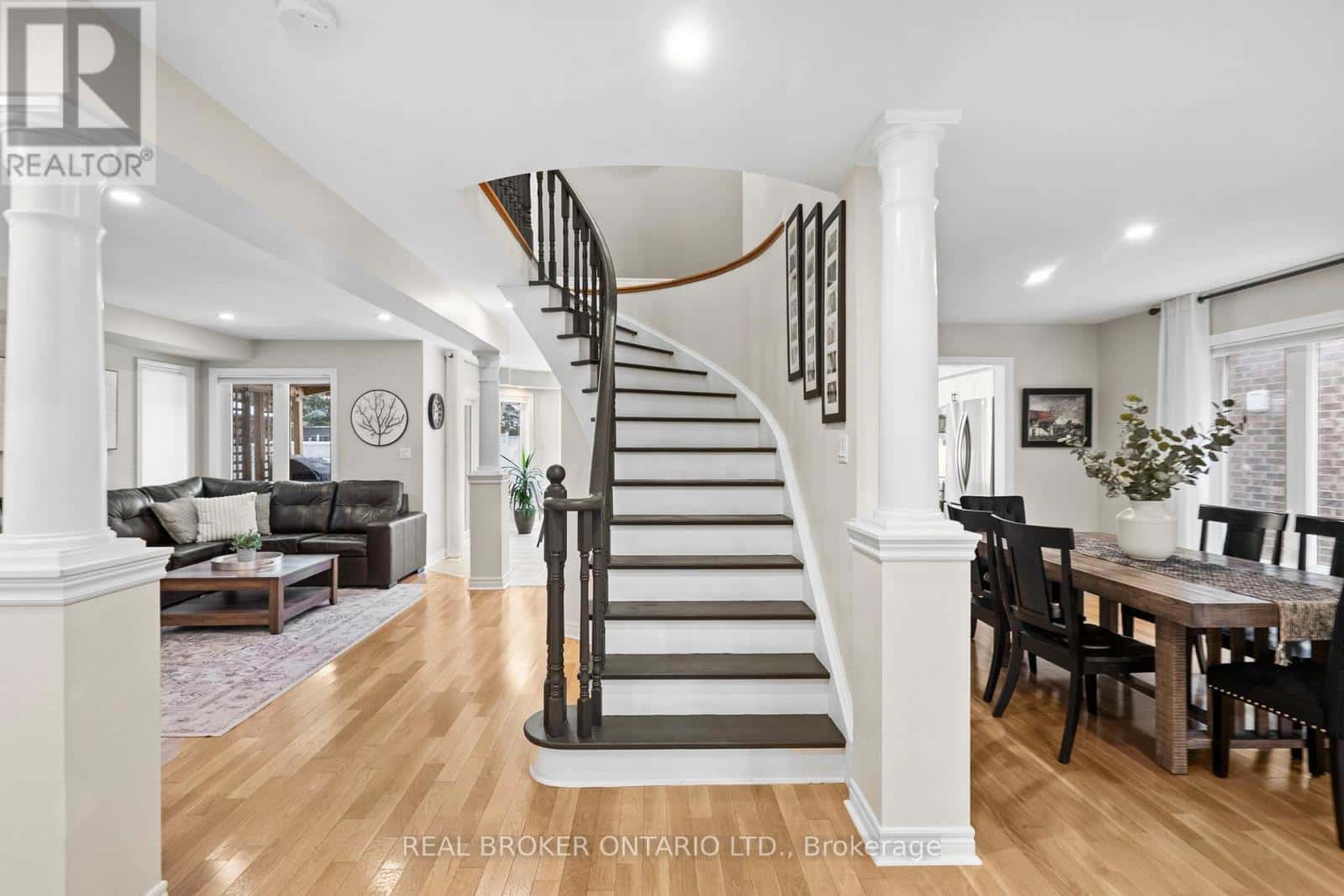 16 FORSYTH CRESCENT — Halton Hills (Georgetown), Ontario - Photo 2 of 30