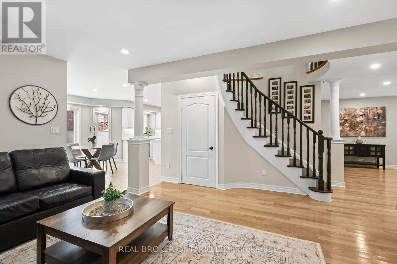 16 FORSYTH CRESCENT — Halton Hills (Georgetown), Ontario - Photo 4 of 30