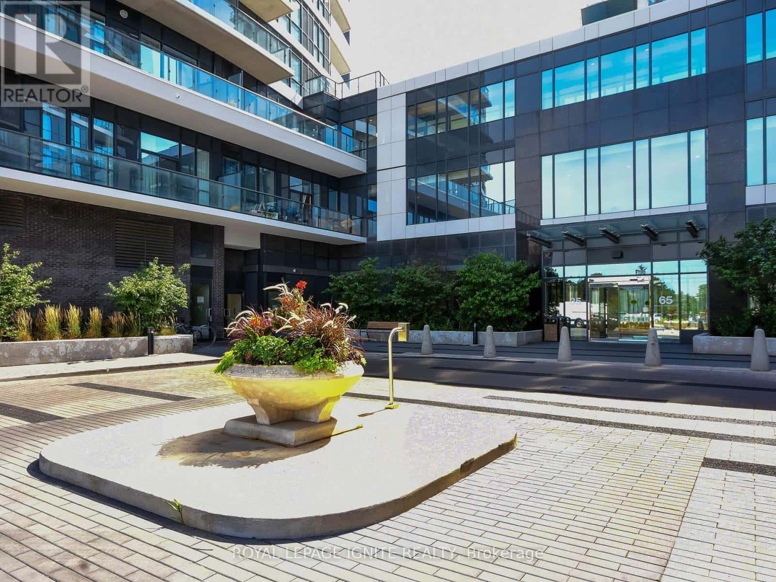 2516 - 35 WATERGARDEN DRIVE — Mississauga (Hurontario), Ontario - Photo 3 of 48