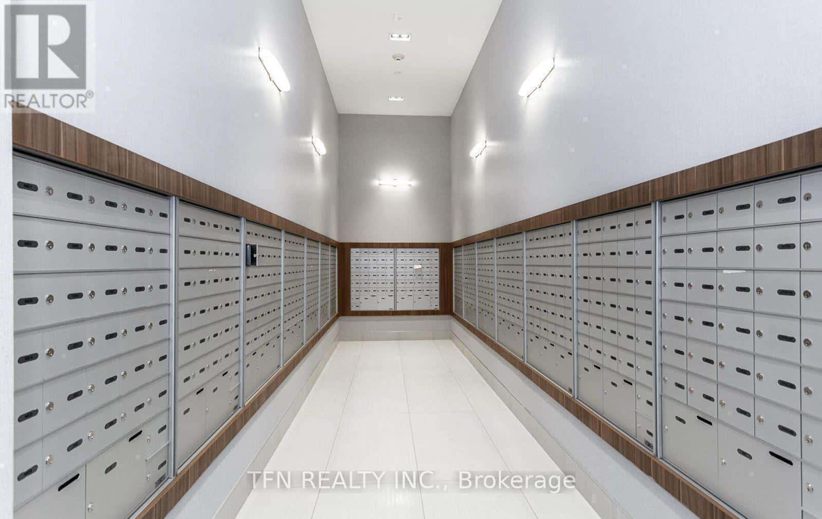 2722 - 30 SHORE BREEZE DRIVE — Toronto (Mimico), Ontario - Photo 4 of 20