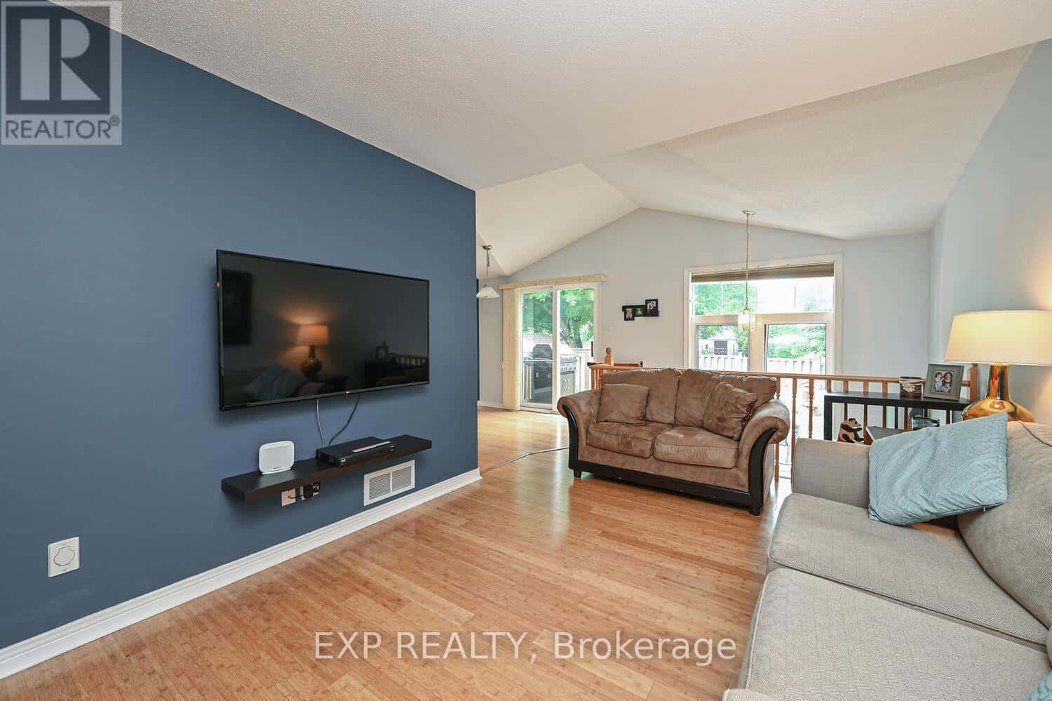 677 WILDSHORE CRESCENT — Ottawa, Ontario - Photo 5 of 36