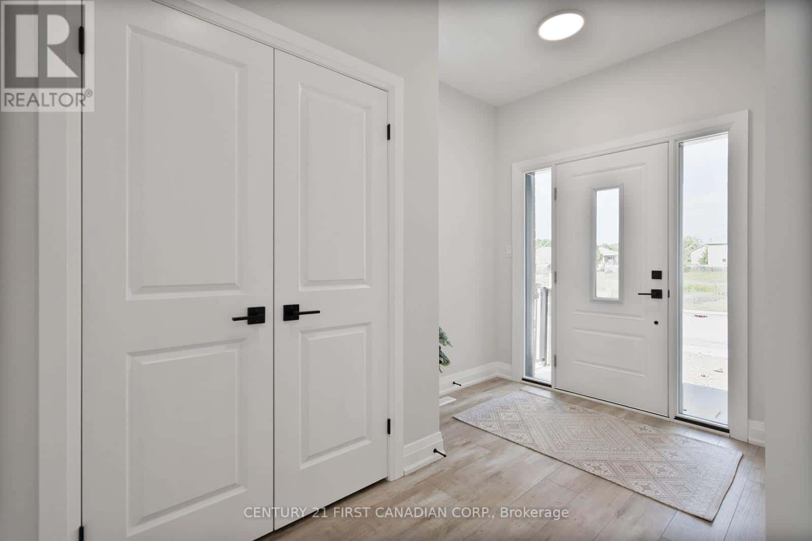 7 DOERR STREET — North Middlesex (Ailsa Craig), Ontario - Photo 2 of 26