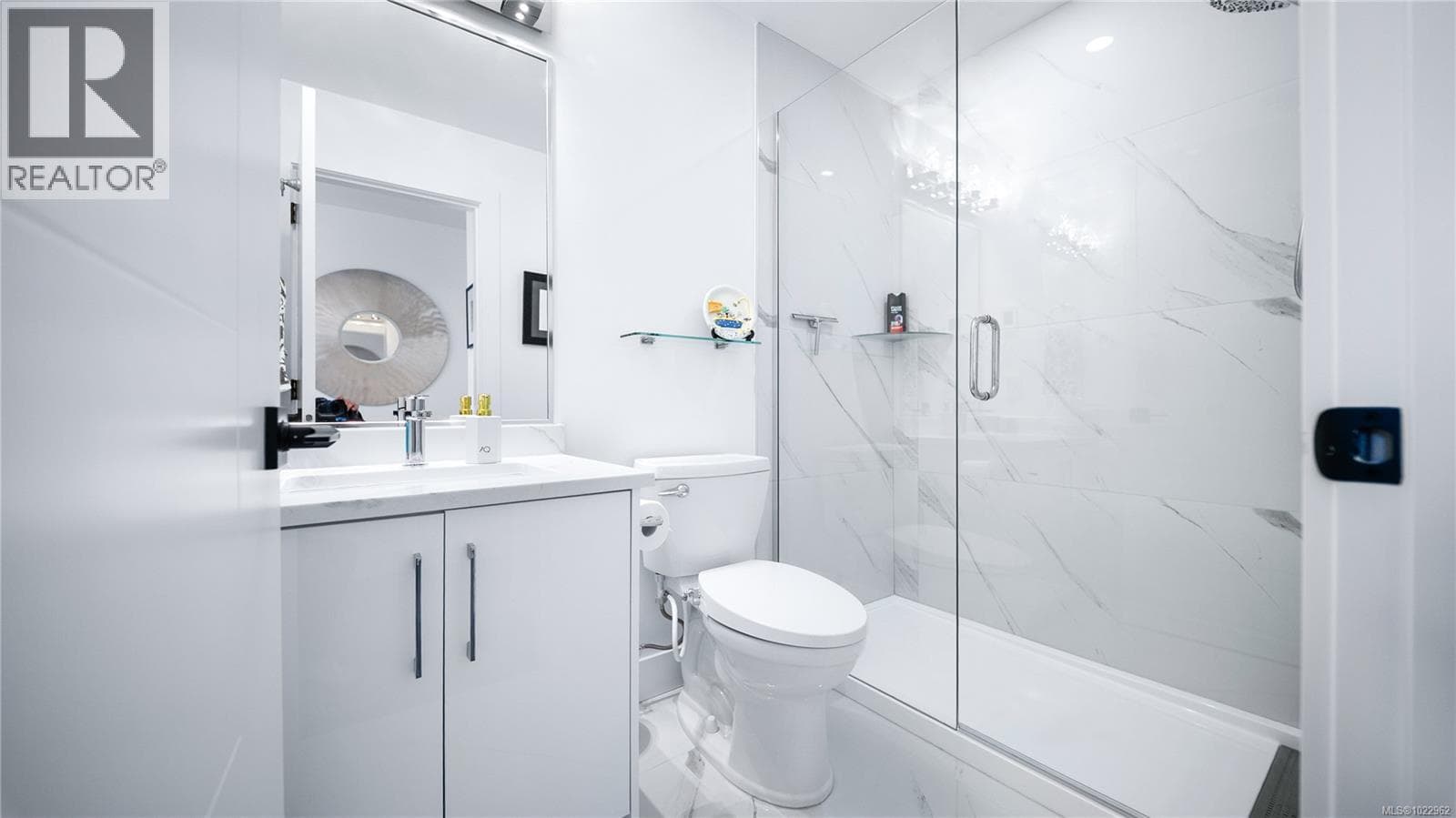 927 Beckwith Ave — Saanich, British Columbia - Main photo