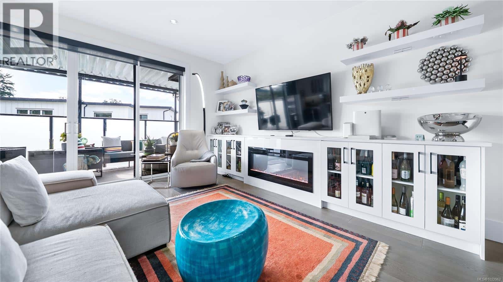 927 Beckwith Ave — Saanich, British Columbia - Photo 4 of 55