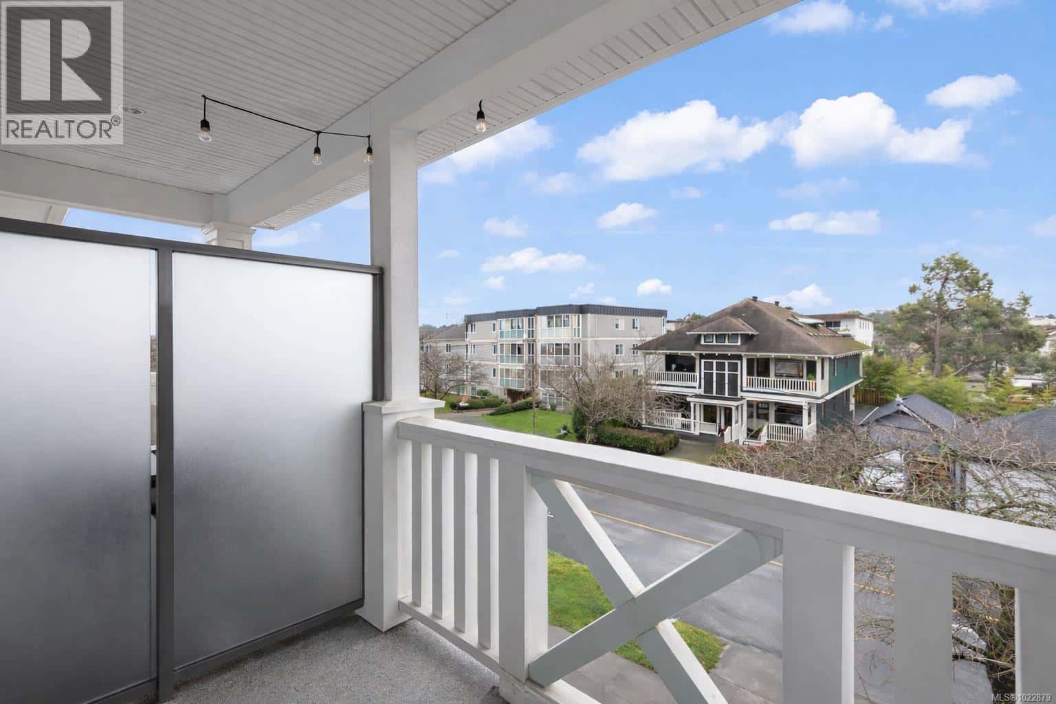 5 1016 Southgate St — Victoria, British Columbia - Photo 5 of 19