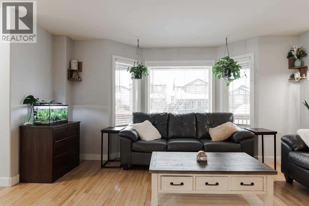 129 Honeysuckle Way — Fort McMurray, Alberta - Photo 5 of 34