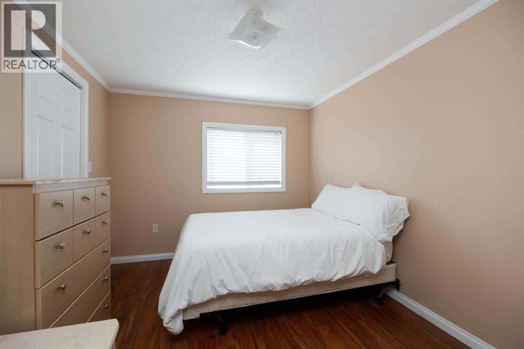 293 Grenfell Crescent — Fort McMurray, Alberta - Photo 2 of 35