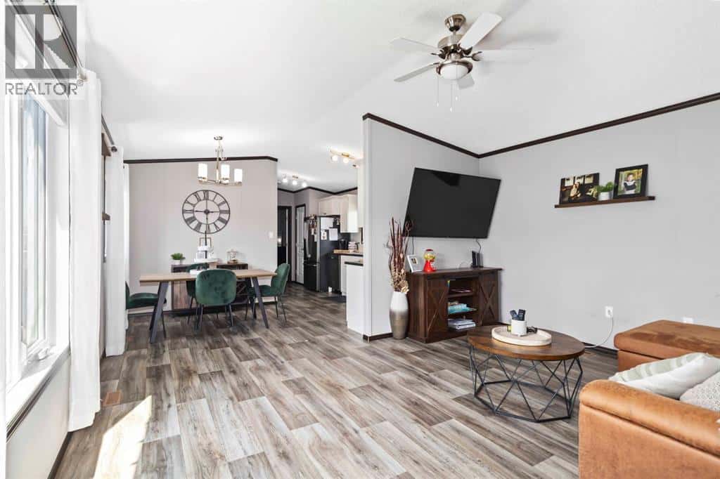 161 Card Crescent — Fort McMurray, Alberta - Photo 4 of 33