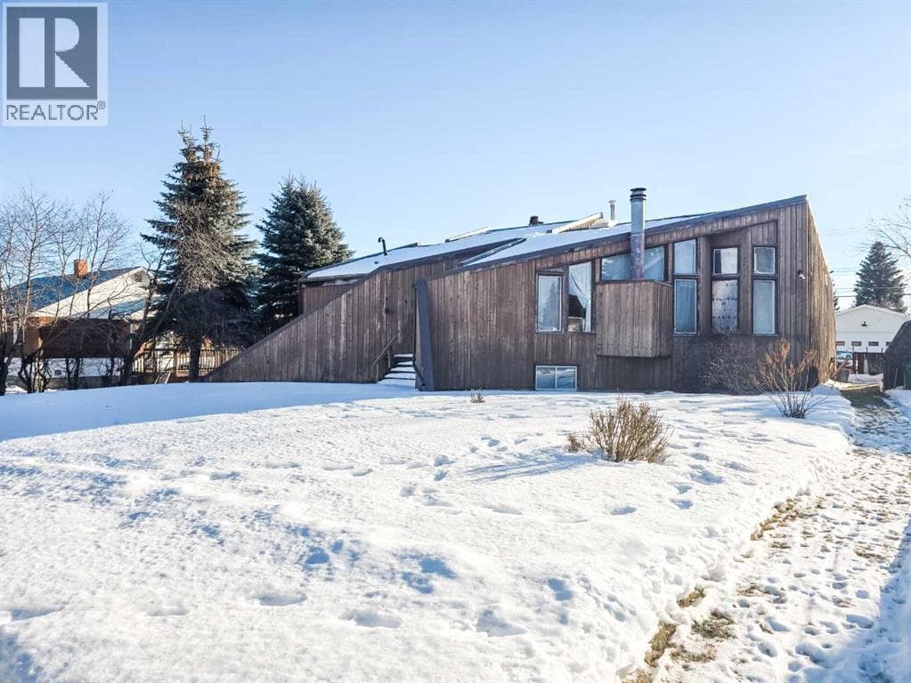 4819 10 Avenue — Edson, Alberta - Main photo