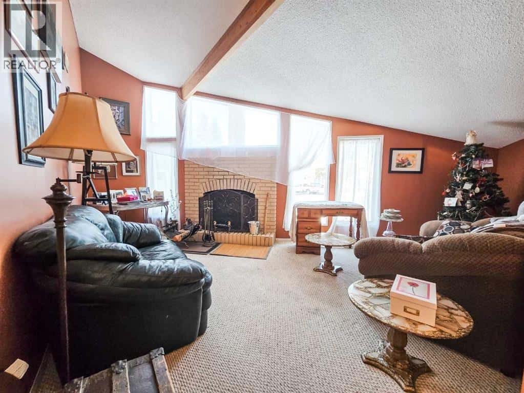 4819 10 Avenue — Edson, Alberta - Photo 5 of 20