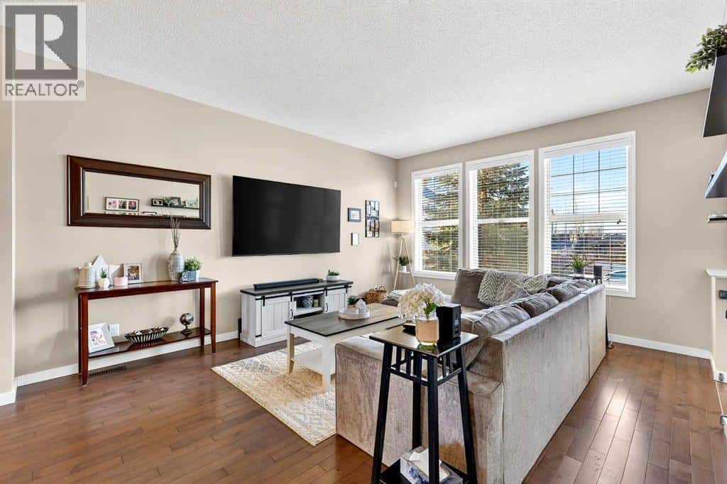 90 Walden Crescent SE — Calgary, Alberta - Photo 4 of 45