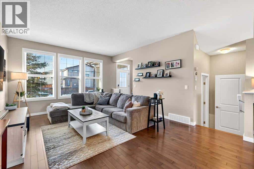 90 Walden Crescent SE — Calgary, Alberta - Photo 5 of 45