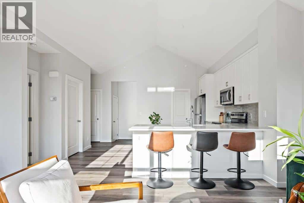 9, 71 Lucas Street NW — Calgary, Alberta - Photo 5 of 31