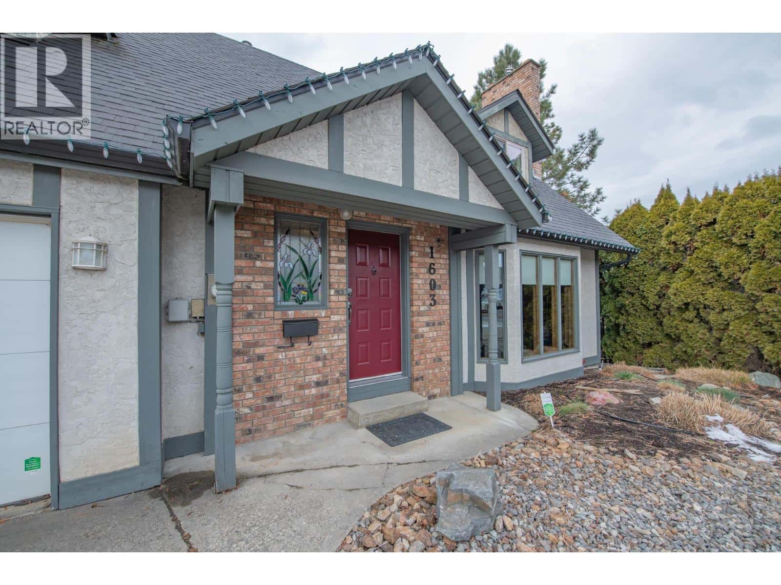 1603 18 Avenue — Vernon, British Columbia - Photo 4 of 74