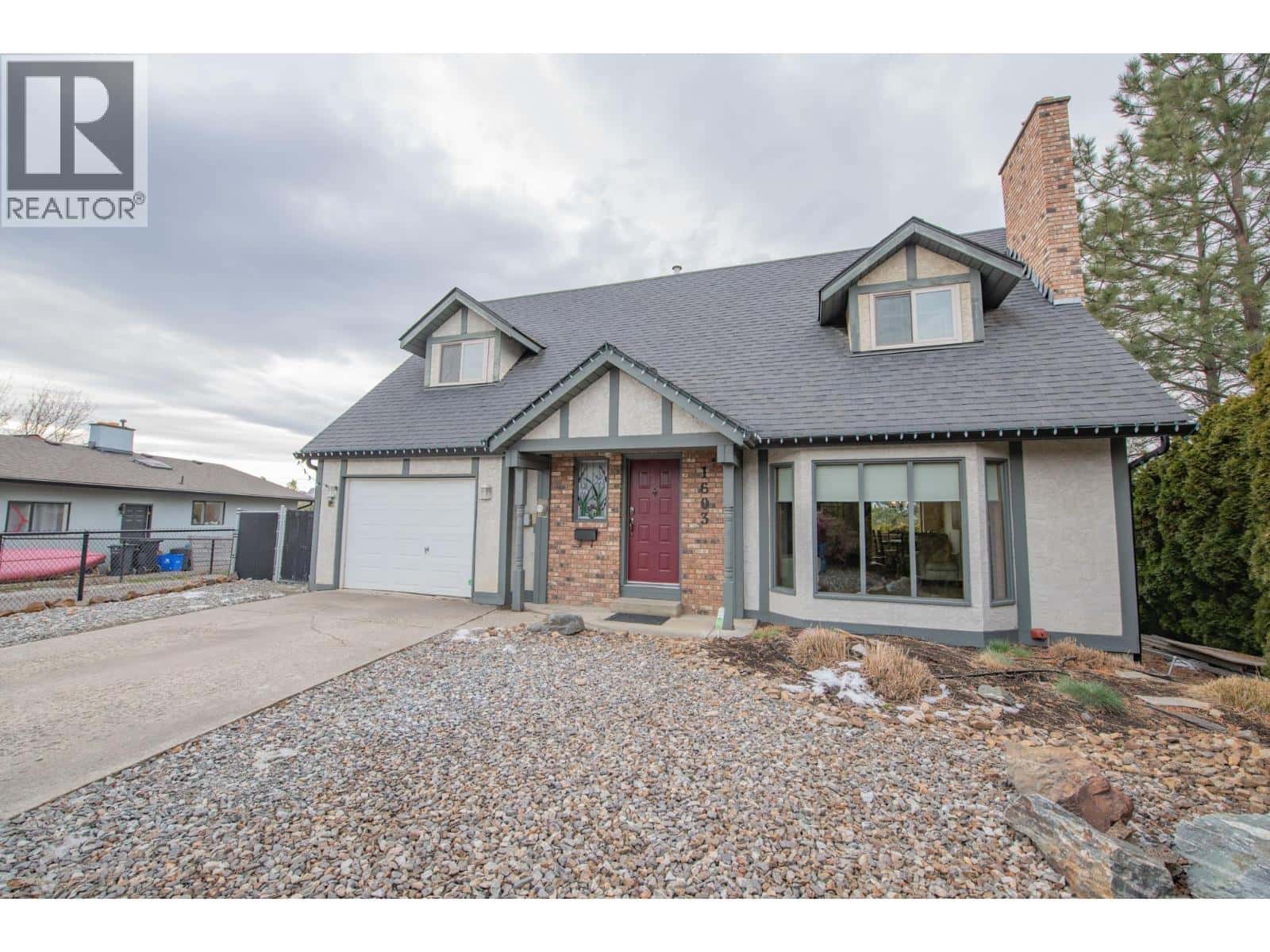 1603 18 Avenue — Vernon, British Columbia - Photo 2 of 74