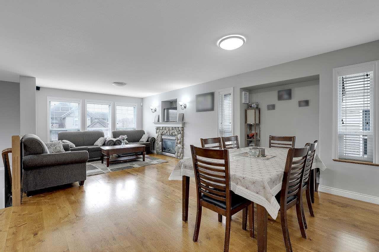 27951 JUNCTION AVENUE — Abbotsford, British Columbia - Photo 2 of 40