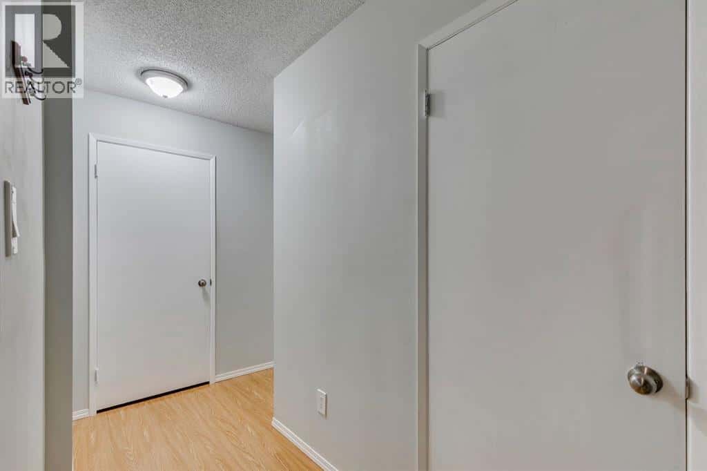 121, 860 Midridge Drive SE — Calgary, Alberta - Photo 3 of 31