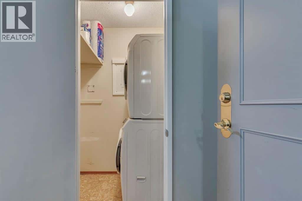 121, 860 Midridge Drive SE — Calgary, Alberta - Photo 4 of 31