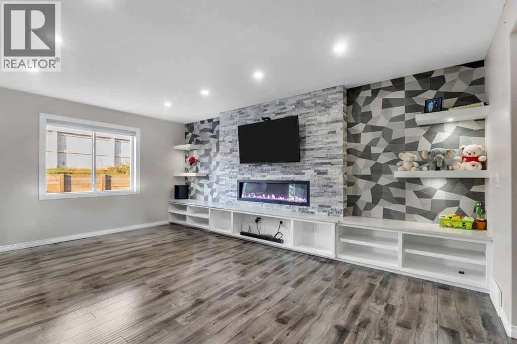 228 Covemeadow Court NE — Calgary, Alberta - Photo 5 of 45