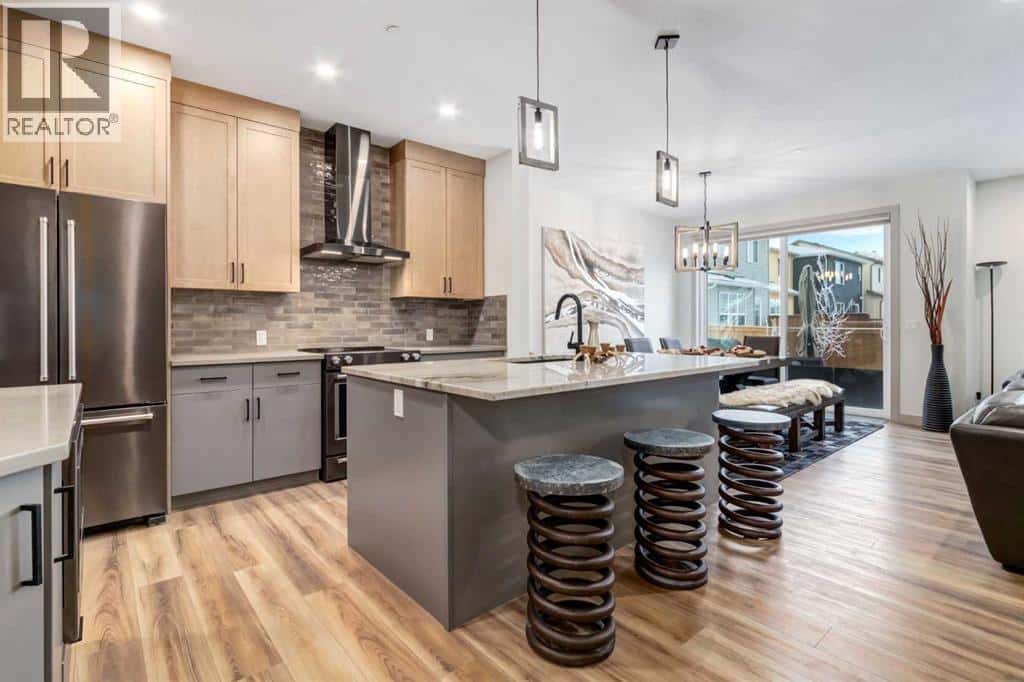 167 Hotchkiss Manor SE — Calgary, Alberta - Photo 5 of 50