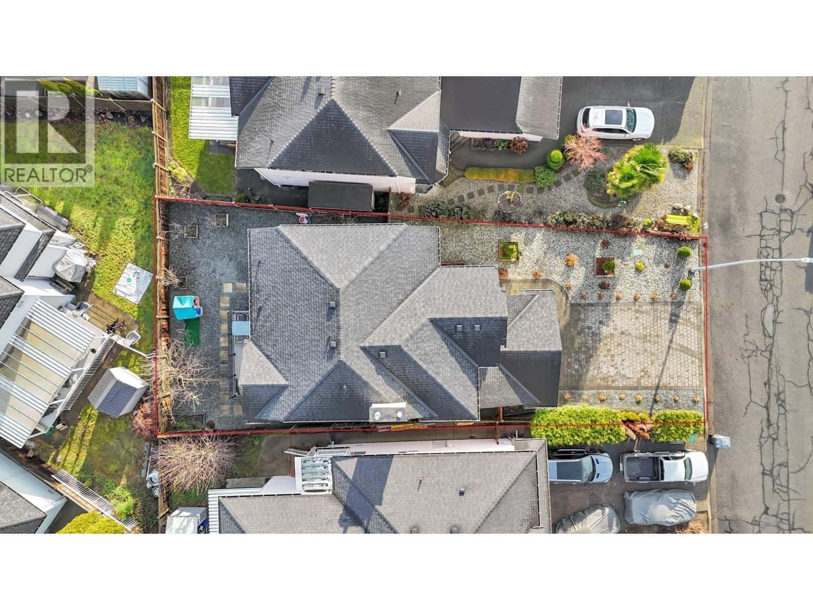 5680 OLIVER DRIVE — Richmond, British Columbia - Photo 3 of 35