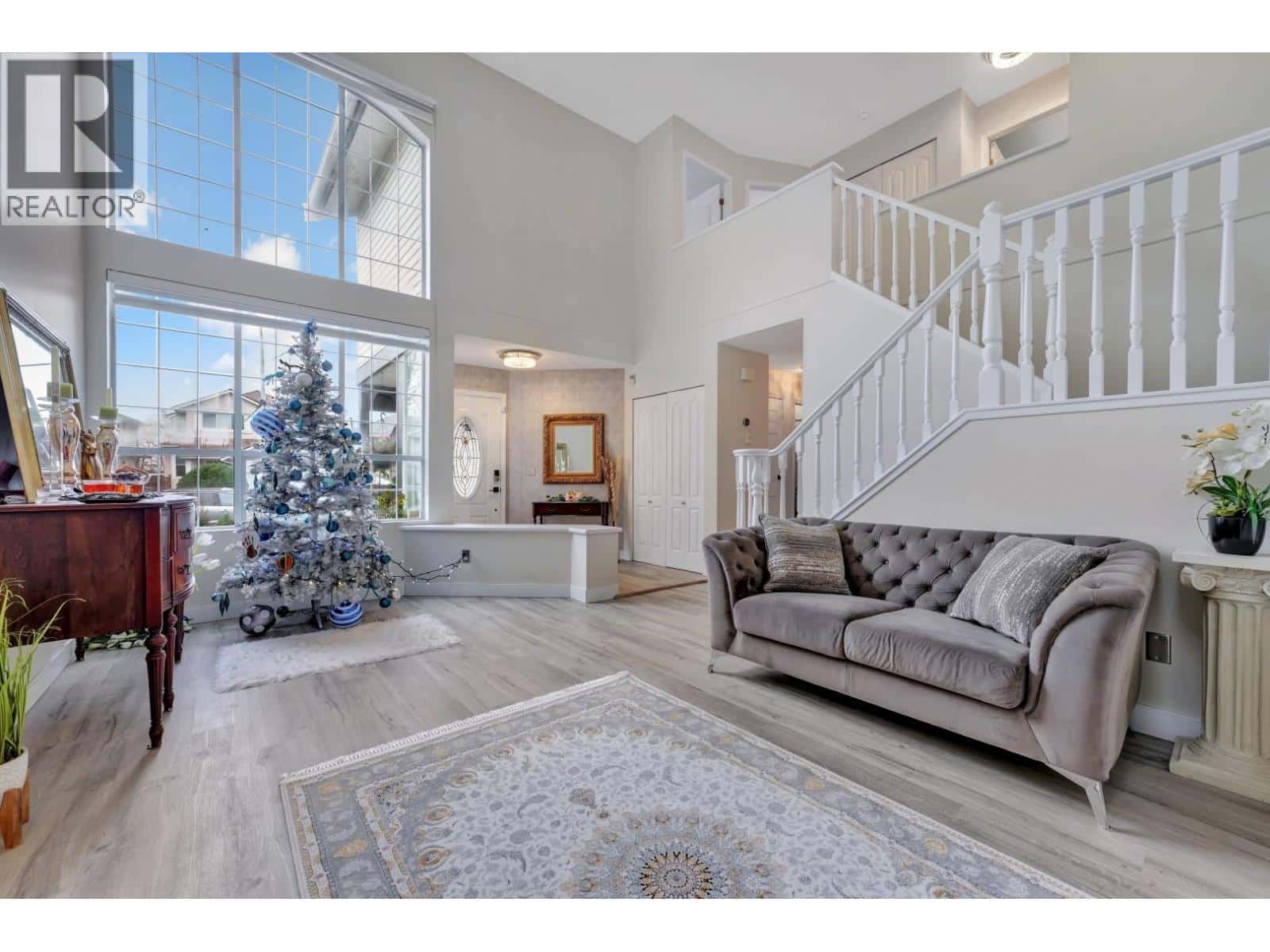 5680 OLIVER DRIVE — Richmond, British Columbia - Photo 4 of 35