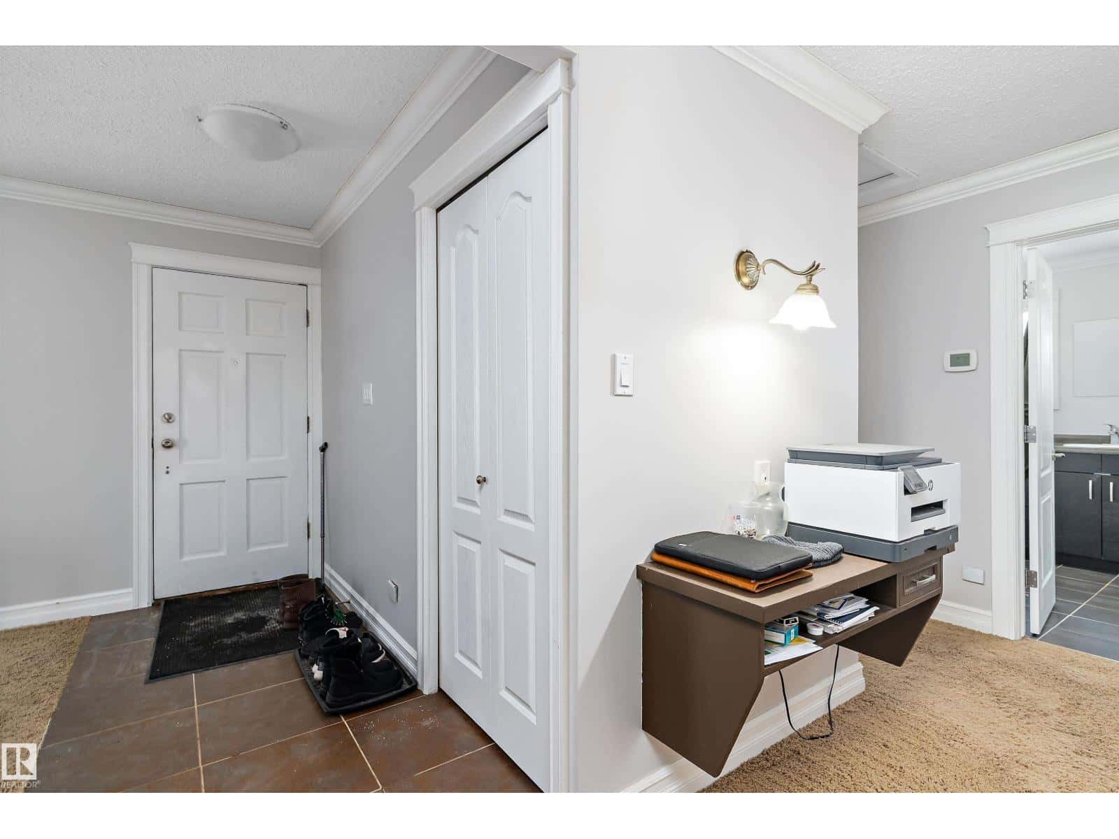 1115 82 ST NW — Edmonton, Alberta - Photo 3 of 43