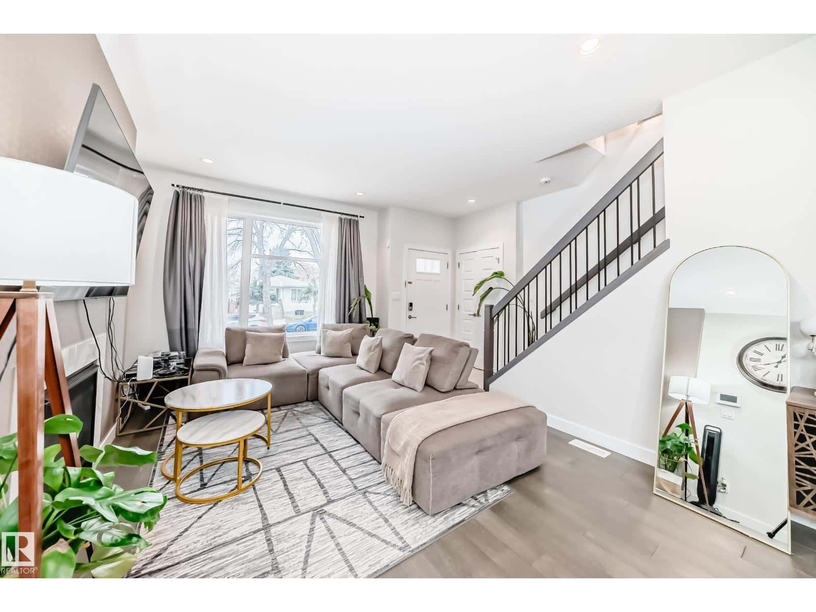 12345 85 ST NW — Edmonton, Alberta - Photo 4 of 62