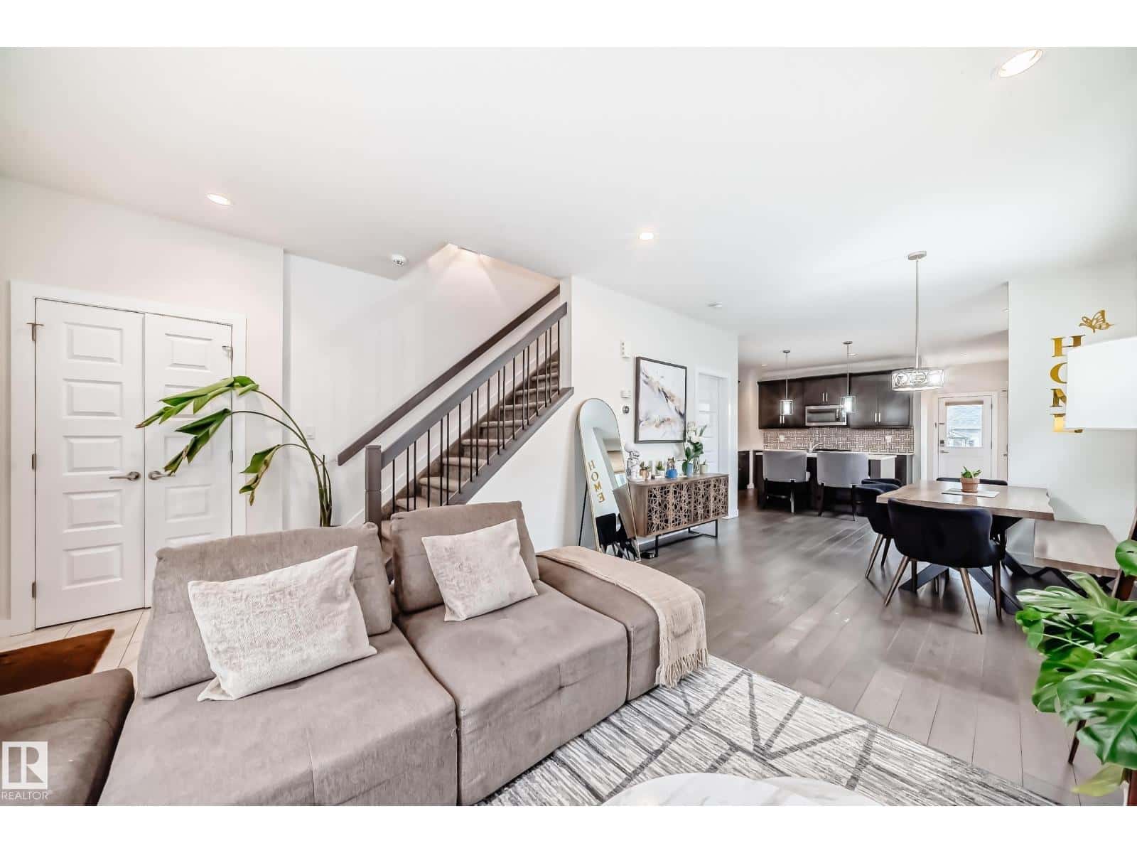 12345 85 ST NW — Edmonton, Alberta - Photo 5 of 62