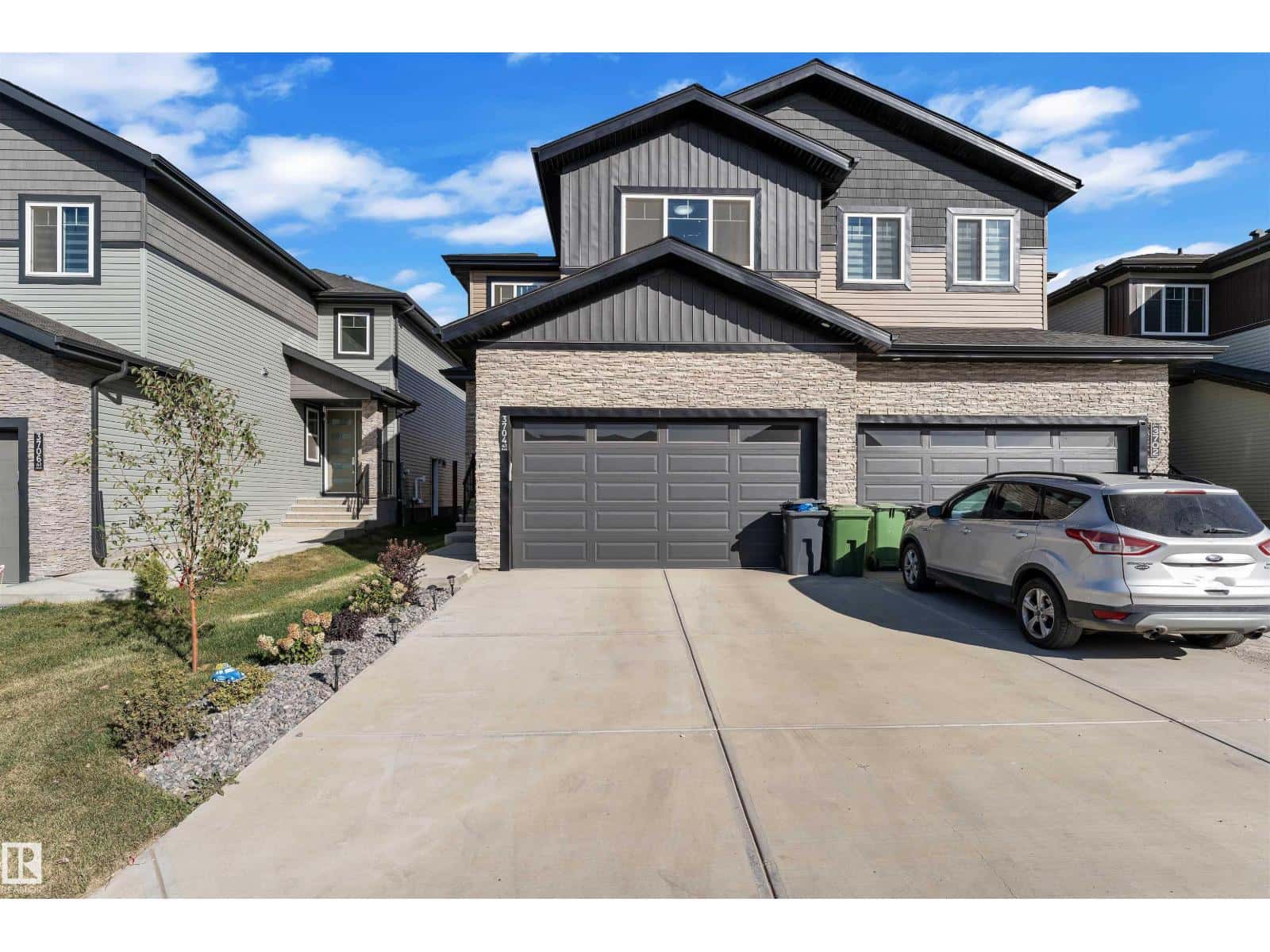 3704 41 AV — Beaumont, Alberta - Photo 3 of 41