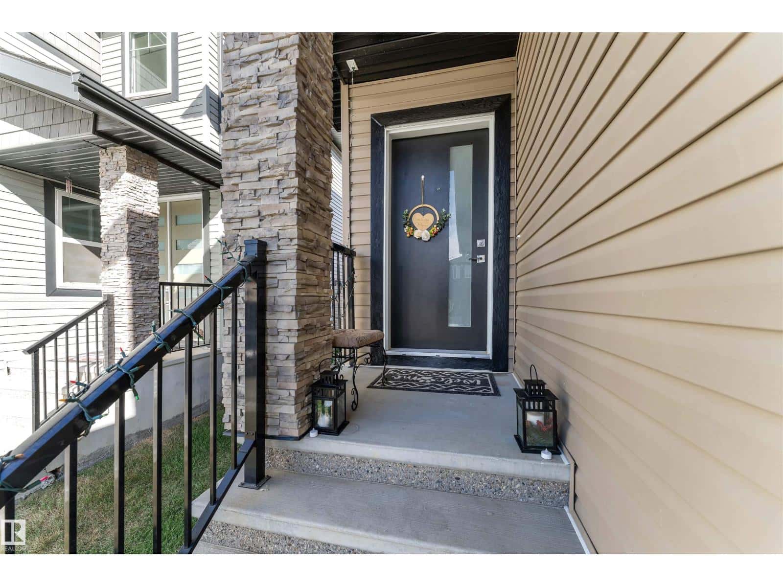 3704 41 AV — Beaumont, Alberta - Photo 4 of 41